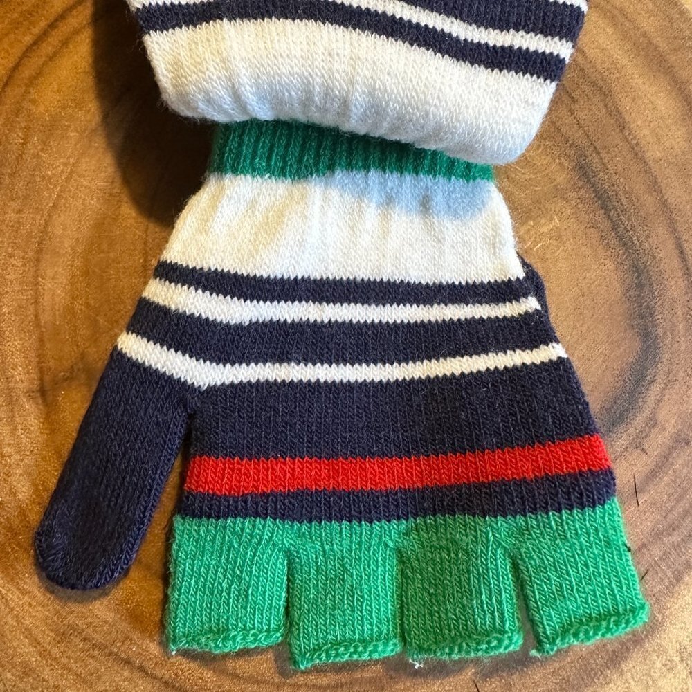 What the Elf? Texting Gloves - Picture 4 of 6